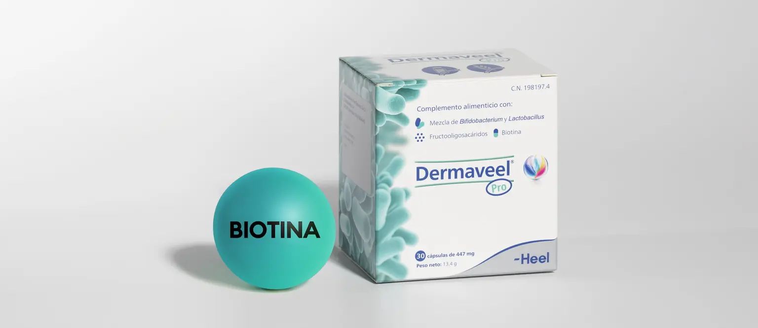 Foto caja Dermaveel Pro con una esfera de biotina